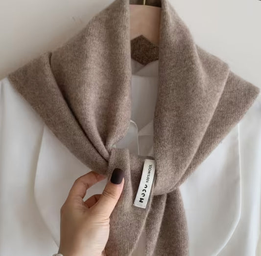 Triangular shoulder scarf - cappuccino
