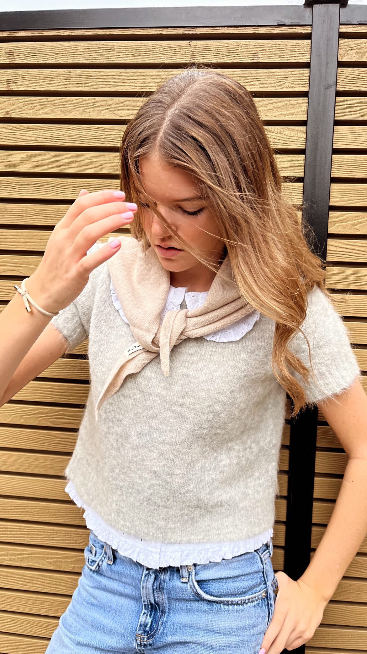 Triangular shoulder scarf - Latte